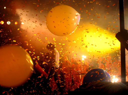 Flaming Lips Confetti Balloons, backstagerider.com photo
