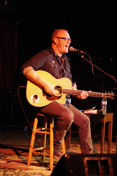 Mike Doughty, pic by Mikala Taylor/backstagerider.com