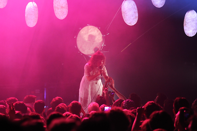 Purity Ring, pic by Mikala Taylor/backstagerider.com
