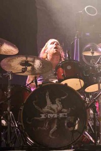 I Mother Earth, photo by Mikala Folb/backstagerider.com